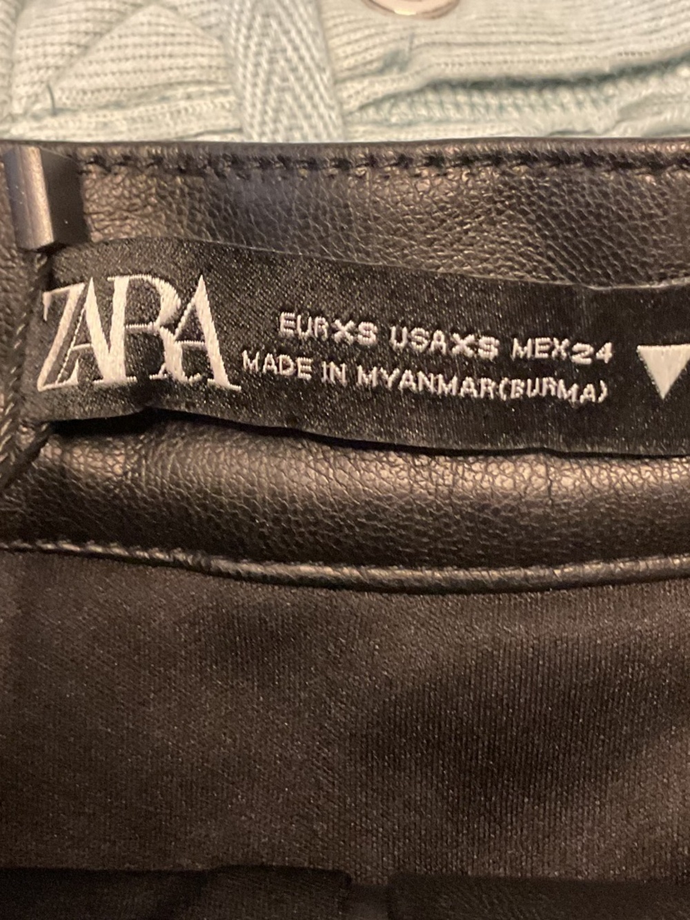 💐NWT💐 Zara Faux Black Leather Quilted Mini Skirt - size XS - Picture 5 of 6